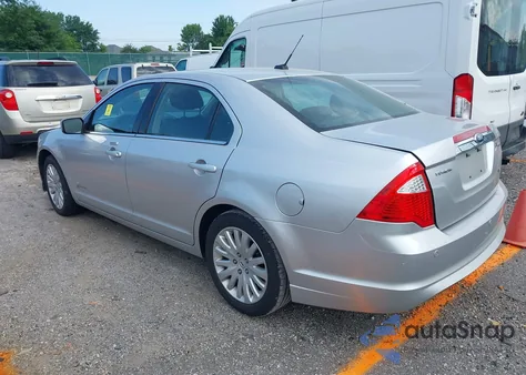 2011 Ford Fusion Hybrid z USA, uszkodzony, nr VIN 3FADP0L34BR208880